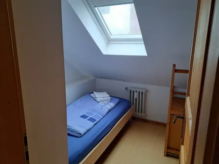 Dachgeschosswohnung Lichterfelde Отели рядом с достопримечательностью «Glienicker Brücke»