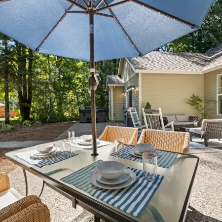 Spacious Mt. Hood Escape - Hot Tub • Sleeps 10 • Game Room • EV2 Charger