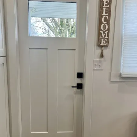 Stylish in-Town Retreat - 2 Bedroom, 1 Bathroom - Modern Comfort