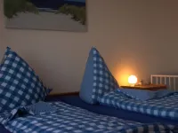Vacation apartment in Haus Borkum 1 upper floor plus visitor's tax Hotels in Dornumersiel