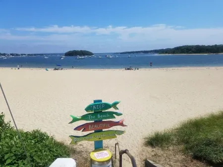 ⭐ SandDollar Suite - Private Deck with Gorgeous Views of Onset Beach ⭐ Отели в г. Вэрхэм