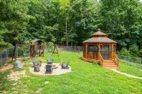 Hot Tub, King Beds, Amazing Location! Hotels in Lake Lure