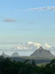 Eco-luxe studio and amazing Glasshouse Mountains views.