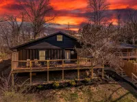 Christmas Decor * Walk to Coaster & Parkway * Bunkroom * Dogs