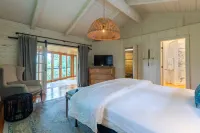 The Red House: Panoramic Views and Walk to Town