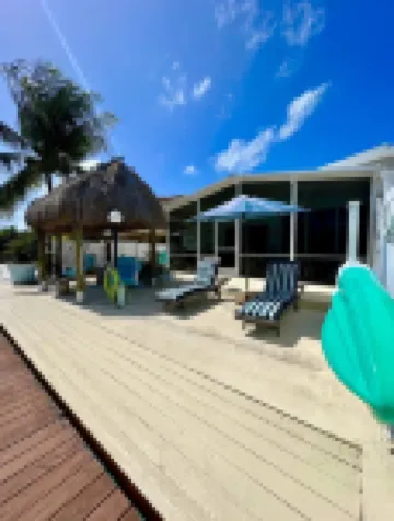 RITA'S PARADISE 37.5' DOCK-Cabana Club-TIKI HUT-Screen Porch-ICE MAKER-Bait Frez