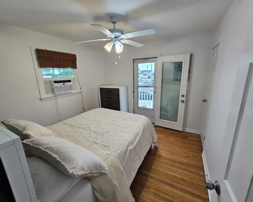 One block from the beach!  Cozy beach condo near restaurants and shopping. Hotele w: Brigantine