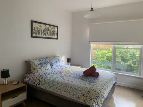 lily cottage . . . Bank street, in  the heart of town,  wifi