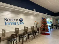 Beach, Shelling, Water Sport, Restaurant Right Across The Street!  Paradise!!