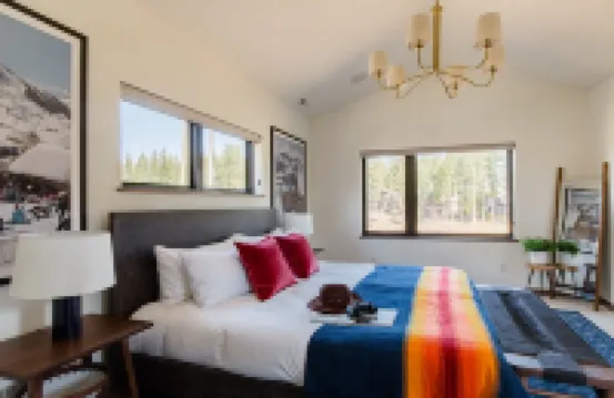 5 King Beds on Golf Course with a VIEW 0.6 mile walk to Winery!
