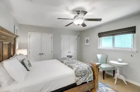 Key Allegro Coastal Serenity! Private Hot Tub! Walking distance to Ocean!