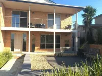 Mt Martha Delight: 6 bedroom, putting green, pool & spa, pool table