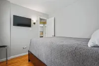 Comfy & Cozy - 3BR  House -  1 Block to the Boardwalk 포인트플레전트해변 호텔