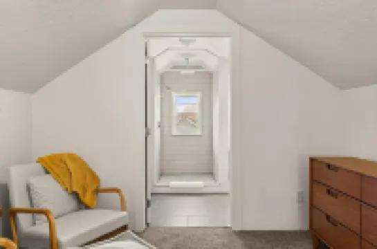 The Cotton Mill Cottage - charming 2 bedroom blocks from downtown Simpsonville