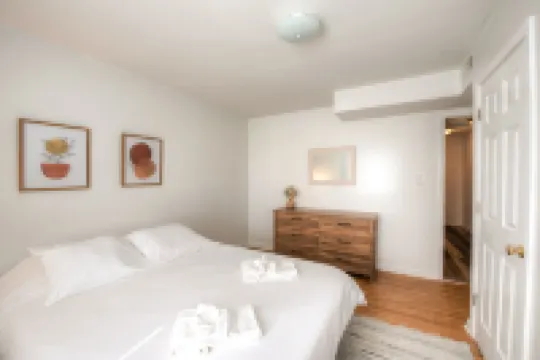 Close to VT - 4Bdrm, Sleeps 10