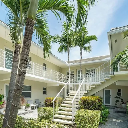 Two Bedroom Boutique Condo 2 Blocks from the Beach and Atlantic Avenue