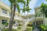 Two Bedroom Boutique Condo 2 Blocks from the Beach and Atlantic Avenue