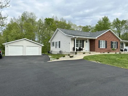 Beautifully remodeled duplex near the ARK encounter. This listing is for 1 side.