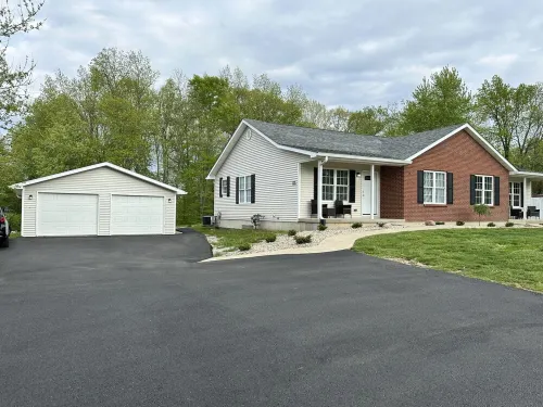 Beautifully remodeled duplex near the ARK encounter. This listing is for 1 side.