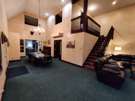 Spacious Mountain Home with Hot Tub on 10 Acres, Nearby Skiing