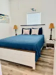 Rockport Cottage- awesome location + pool & 5 min from shopping and the beach!!!