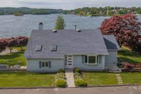 Candlewood Lakefront 3bd/ 2 bath house w/ 180 degree views!