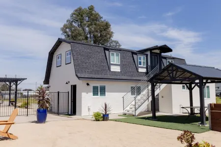 Rainbow Canyon Retreat:  Hot Tub, Fire Pit, Games Room - Sleeps 16+ Отели в г. Рейнбоу