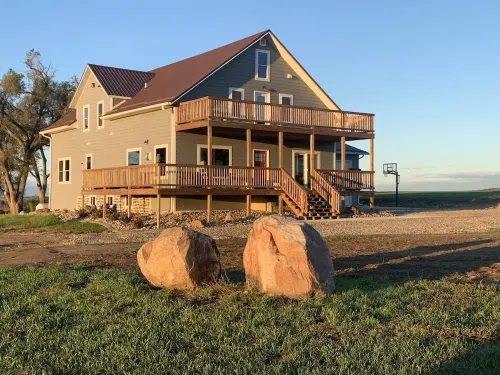 1916 renovated 8 bedroom, family-friendly home with great views Отели в г. Боном