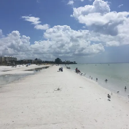 Drift Inn B, Heated Pool, Beach and Amenities, 2-3 min walk