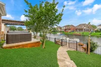 Modern Family Lake House,  Boat,  Hot tub, Shared Pool, Baby Necessities