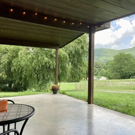 Cozy Cottage near National Park w/ Awesome Mountain Views! Extremely clean!
