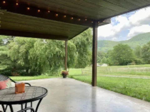 Cozy Cottage near National Park w/ Awesome Mountain Views! Extremely clean!