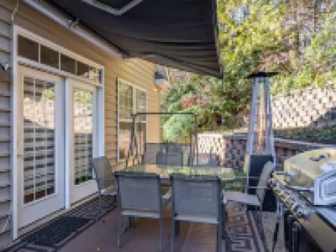 Family-friendly single home/Walking distance to shopping center and restaurants Hotels in Rio