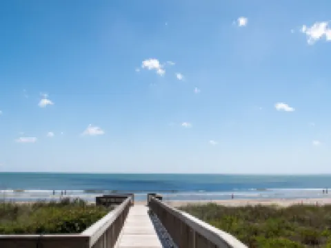 Pristine Oceanfront condo in Sawgrass Hoteles en Sawgrass