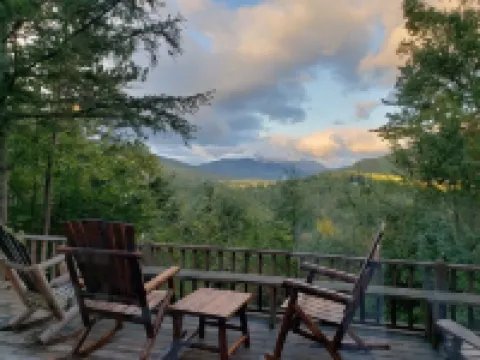 Fabulous Mountain View Chalet close to Everything in North Conway.  Pet Friendly