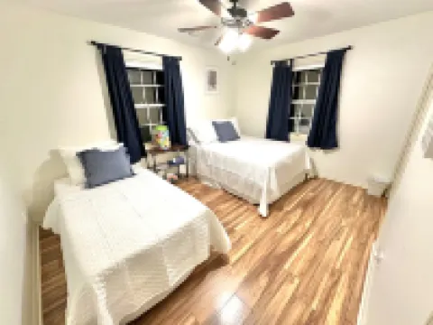 Secluded Serenity Lg 4beds, 2.5 bath near Downtown