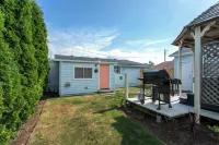 Newly Renovated, Private Backyard with Hot Tub Hotels near Lewis & Clark Interpretive Center