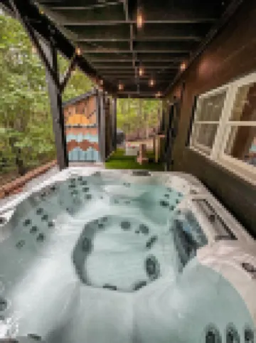 Cozy A-Frame ~10 min to Cashiers - Pet Friendly, Firepit, + Hot tub!