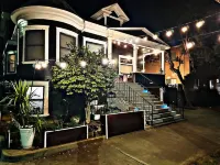 Victorian Vibes - Downtown Delight Hotels near South Hills Shopping Center