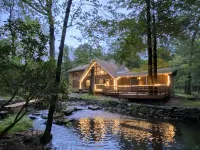 Secluded Creekside Cabin–Mins to Camelback Resort