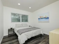 Palm View ~ Newly renovated quiet home close to UF!
