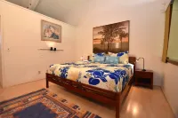 Ocean and golf course views! 威可洛亞村高爾夫俱樂部附近的飯店