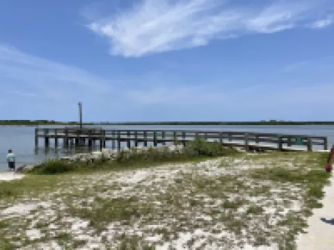 Pool home 1.5 blocks from the river & 10 mins to the beach.