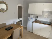 10 minutes to the euro tunnel. Lovely 1 bedroom annexe, sleeps 4, pet friendly Hotel a Hythe