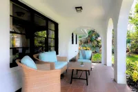 Peaceful and Spacious Pool home in Jensen Beach! RV-Boat Prkg-Fenced Yrd