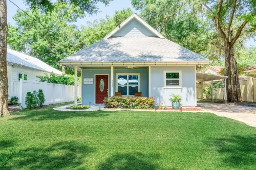 Tranquil beach cottage in historic American Beach! 5 min walk to the beach!