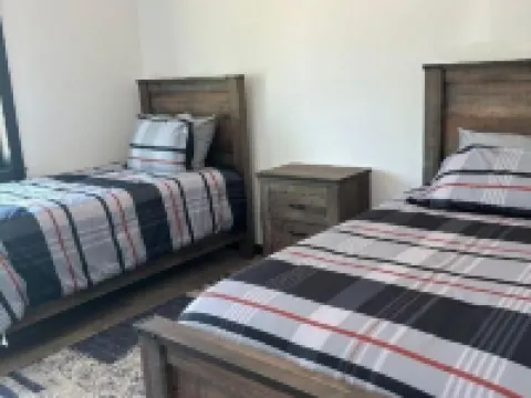 NEW House on Pristine Shell Lake! Right off the ATV/Snowmobile trails! 謝爾萊克酒店