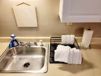 NEW!! Sleeps 4 with Hotel style check-out on 12 acres