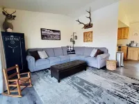 High Desert Haven - a beautiful 3-bedroom home in Challis with RV Hookup! Hotels in Challis