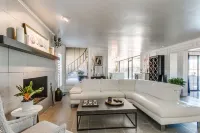 WATERFRONT 🎣 | INFINITY SALTWATER POOL 🏊 | HOT TUB | LAKEFRONT | LAKE HEFNER | Hotel a Warr Acres